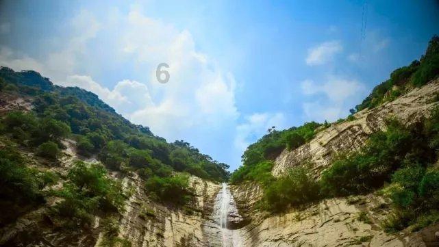 何炅对李湘和谢娜的态度为什么不一样?看了他们的经历,就会明白
